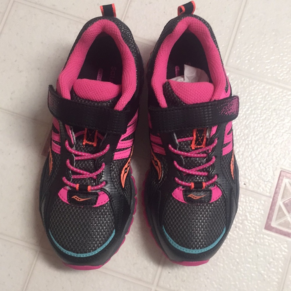 Girls Saucony sneakers. New in box. Size 1.5